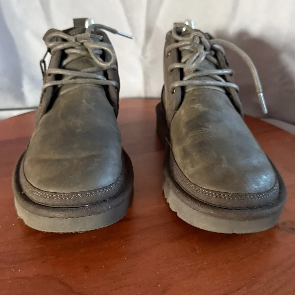 UGG Neumel Zip Chukka Boots Mens Size 6 Grey Leather Side  display picture 2
